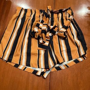 Shein bundle: 3 shorts, 1 romper, 1 dress, 1 skirt. Ladies small.